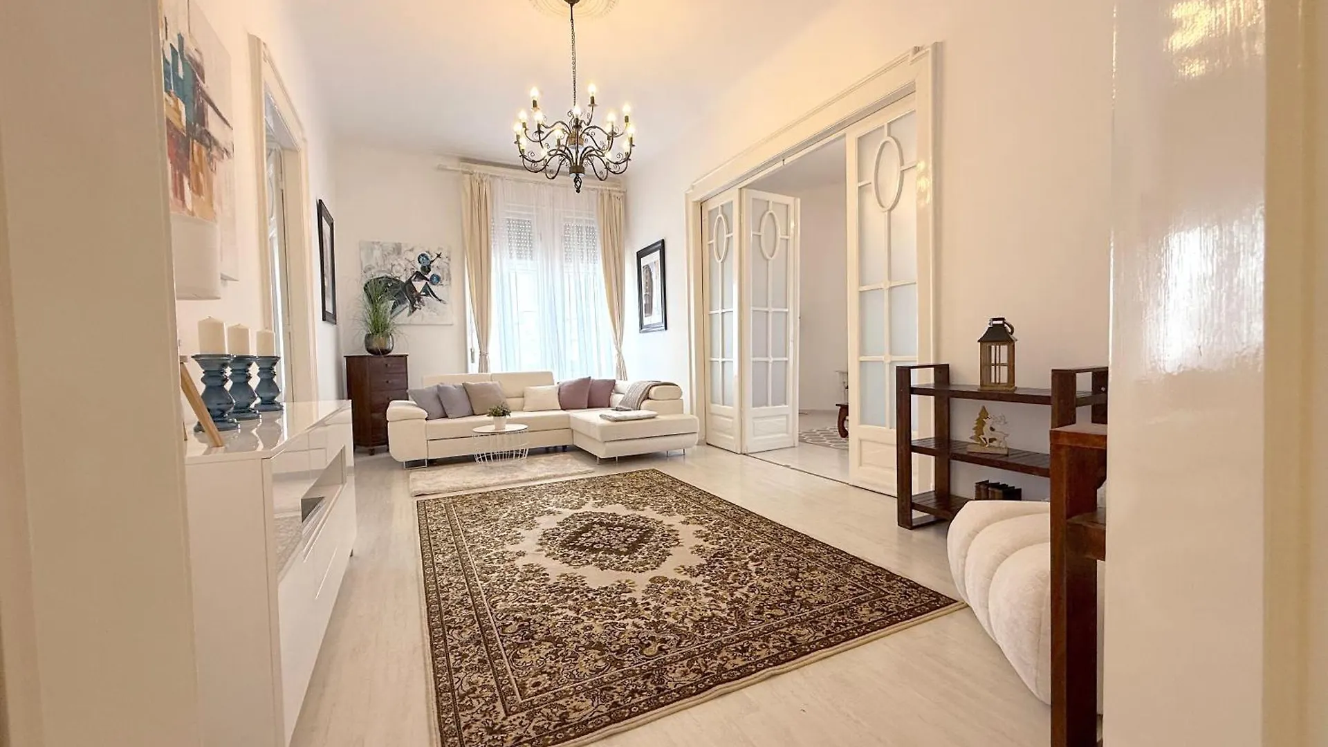 Elegant 125M2 Apartment In Center Of Budapest 0*,  Hungría
