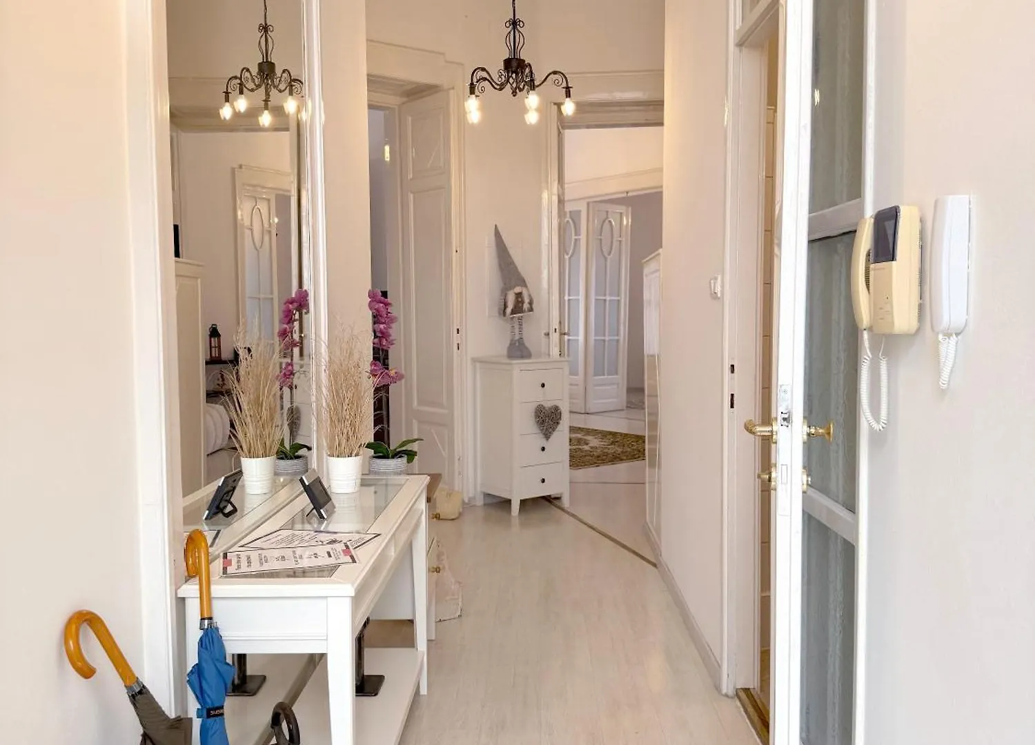 Elegant 125M2 Apartment In Center Of Budapest Hungary