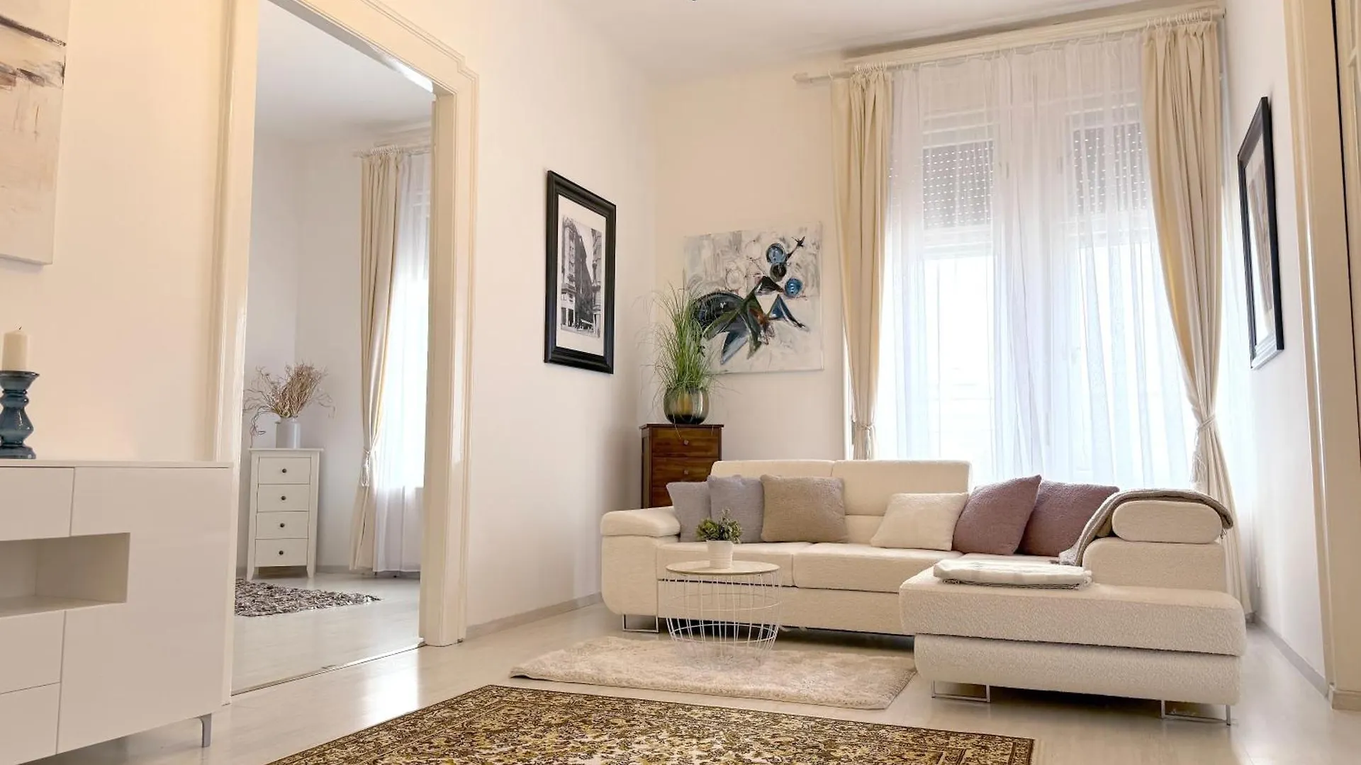 Elegant 125M2 Apartment In Center Of Budapest Hungary