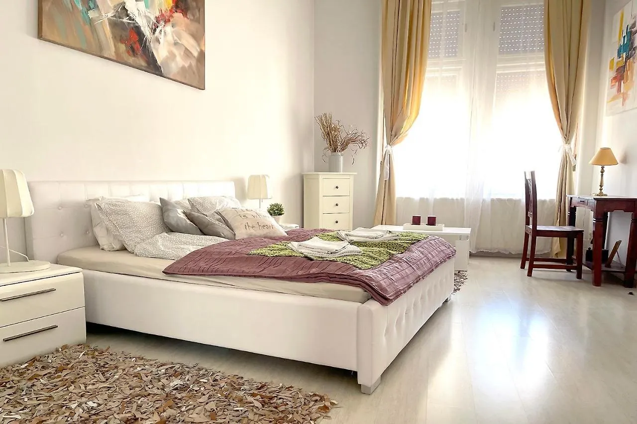 Elegant 125M2 Apartment In Center Of 부다페스트 0*,  헝가리